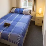 Spacious 6 Bedroom 3 Bath House In Stoke Gifford-ideal For Contractors Мініготель *