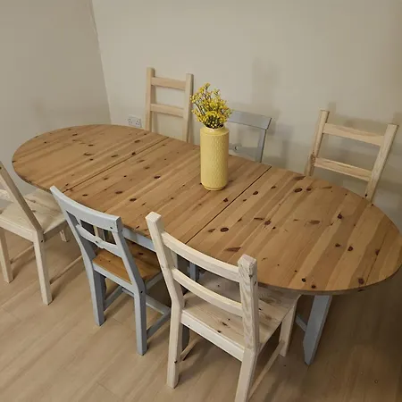 Spacious 6 Bedroom 3 Bath House In Stoke Gifford-ideal For Contractors بيت ريفي *
