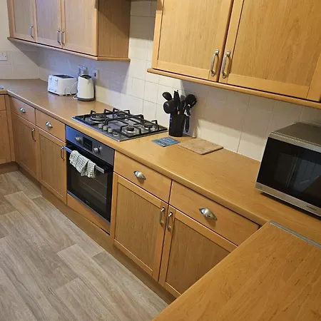 Spacious 6 Bedroom 3 Bath House In Stoke Gifford-ideal For Contractors * بريستول
