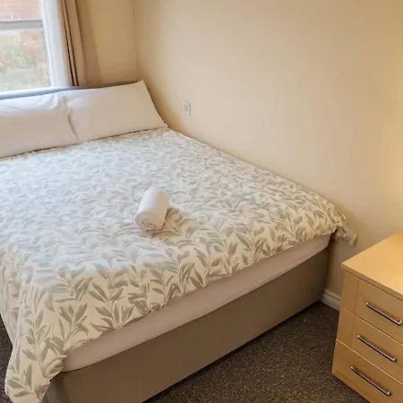 Spacious 6 Bedroom 3 Bath House In Stoke Gifford-ideal For Contractors بريستول