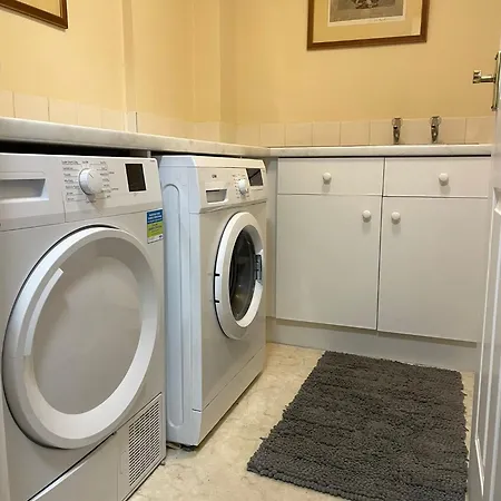 Spacious 6 Bedroom 3 Bath House In Stoke Gifford-ideal For Contractors Inn Bristol