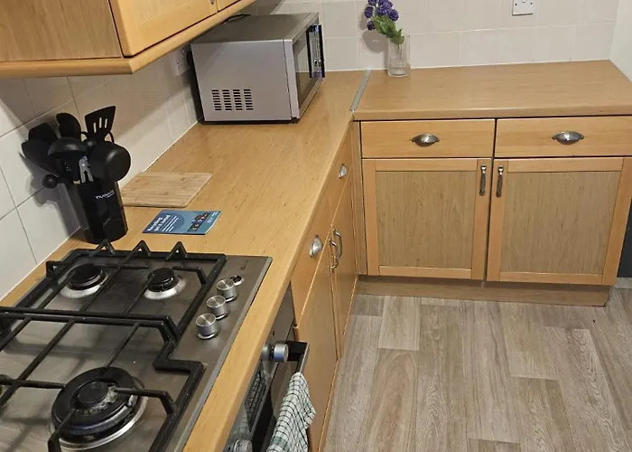 Inn Spacious 6 Bedroom 3 Bath House In Stoke Gifford-ideal For Contractors *