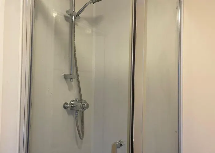 Inn Spacious 6 Bedroom 3 Bath House In Stoke Gifford-ideal For Contractors Bristol