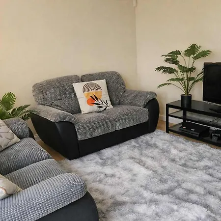 Spacious 6 Bedroom 3 Bath House In Stoke Gifford-ideal For Contractors * Бристоль