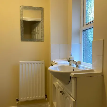 אורחן Spacious 6 Bedroom 3 Bath House In Stoke Gifford-ideal For Contractors
