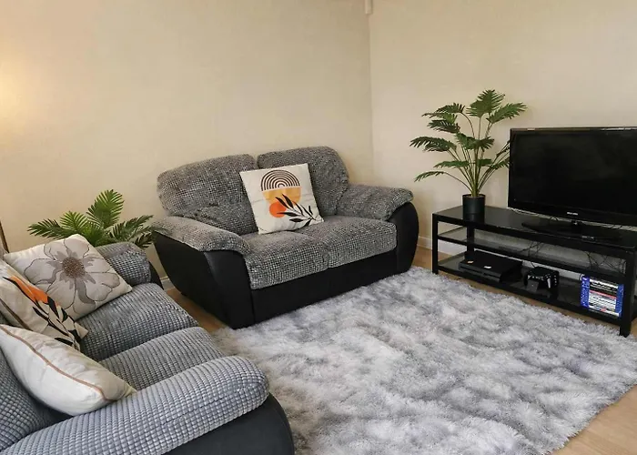 Spacious 6 Bedroom 3 Bath House In Stoke Gifford-ideal For Contractors * Бристоль