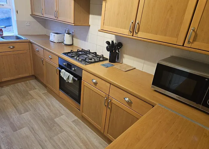 Spacious 6 Bedroom 3 Bath House In Stoke Gifford-ideal For Contractors * Μπρίστολ