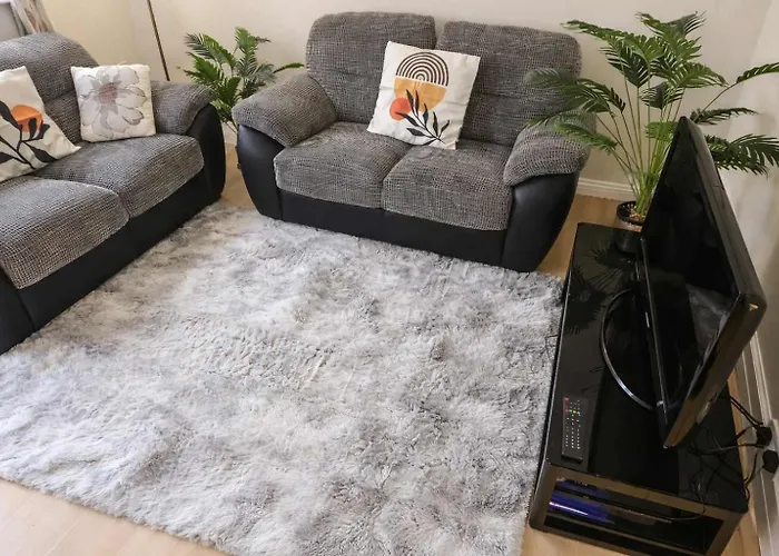 Мініготель Spacious 6 Bedroom 3 Bath House In Stoke Gifford-ideal For Contractors *